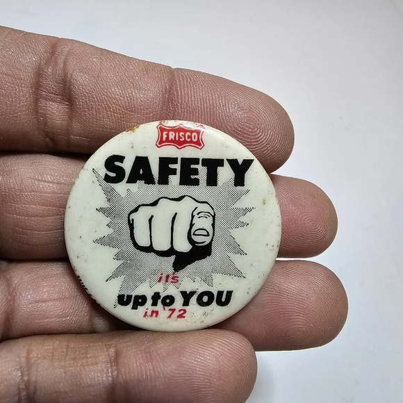 Vintage 1972 Frisco Tx Safety Is Up To You In 72  Award Promo Button Pin constru - Picture 1 of 2